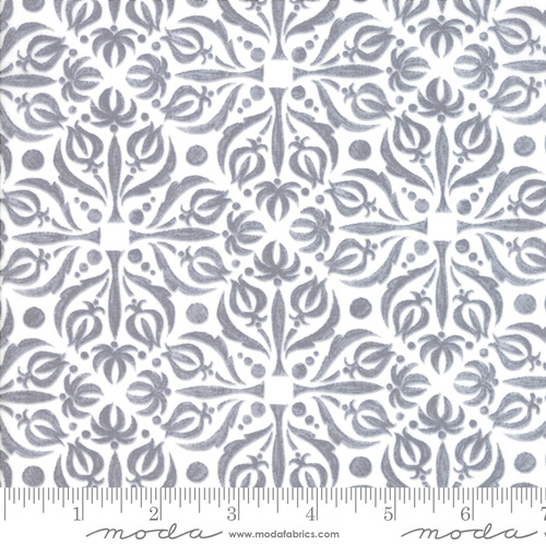 Sweet Pea and Lily Medallion White