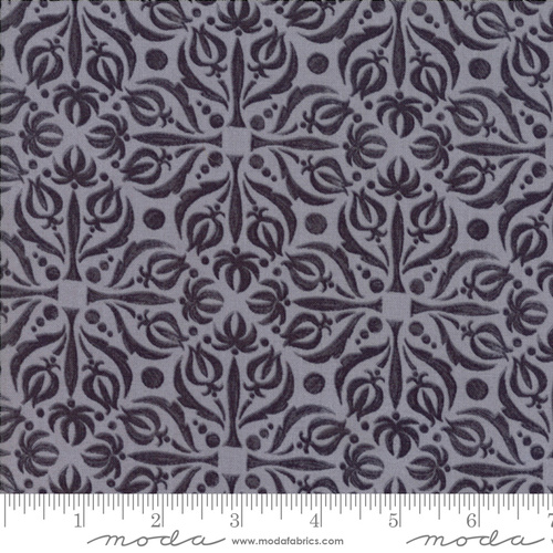 Fabric Remnant-	 Sweet Pea and Lily Medallion 51cm