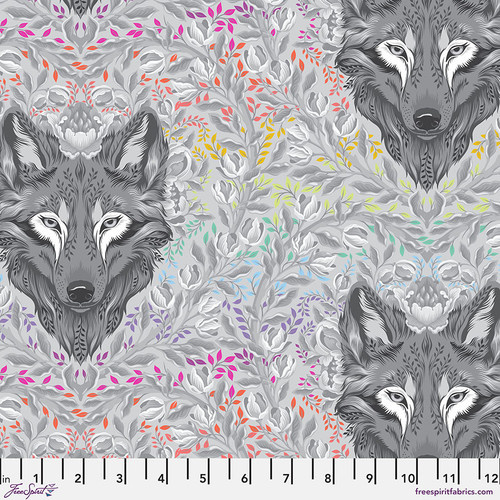 Tula Pink | Graywork – Wolf of Pink Street Fog PWTP256.FOG
